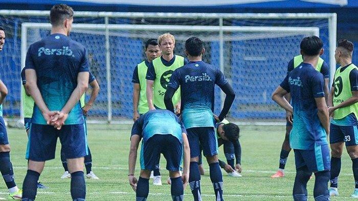 Runner-up Liga 1 musim lalu, Persib Bandung mulai melakukan latihan perdana persiapan menyambut Liga 1 musim depan.