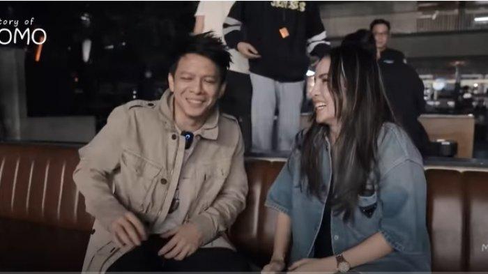 Momo bongkar sosok teman liburan Ariel Noah selama ini jika rehat manggung. (Tangkapan Layar YouTube Story Of Momo)