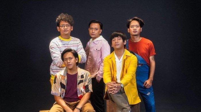 Band D'Masiv- Baru-baru ini Vocalis Band D'Masiv, Rian bikin heboh lantaran salah mention nama akun sosial media Presiden Jokowi di Twitter. (Instagram/ @rianekkypradipta)