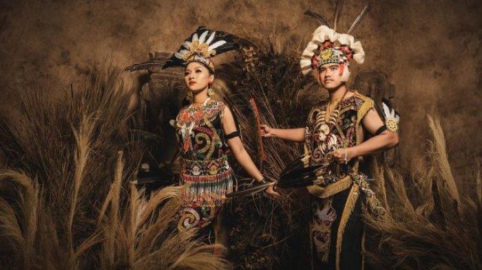 Potret prewedding Erina Gudono dan Kaesang Pangarep memakai busana adat Dayak. (Instagram/@erinagudono)
