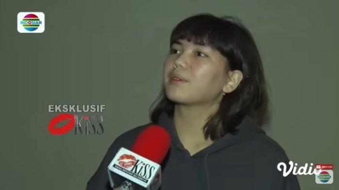 Pengakuan Karnisyah Rahmasyach, puteri Teddy Syah soal pernikahan sang ayah denga Anne Kurniasih. (Tangkapan Layar YouTube Kiss Indosiar)