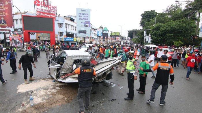 Kecelakaan maut kembali terjadi di turunan simpang muara rapak Jalan Soekarno Hatta Balikpapan, Jumat (21/1/2022) sekitar pukul 06.20 WITA. (TRIBUNKALTARA.COM / DWI ARDIANTO)