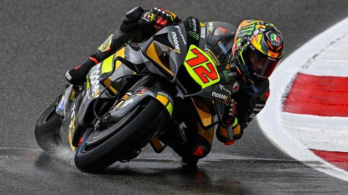 Pebalap Mooney VR46 Racing Team, Marco Bezzecchi beraksi di lintasan MotoGP 2022. (motogp.com)