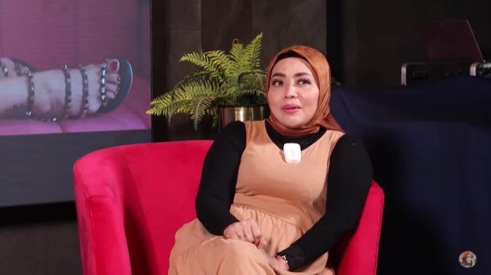 Pengakuan Muzdalifah pernah labrak wanita penggoda Fadel Islami. (Tangkapan Layar YouTube Melaney Ricardo)