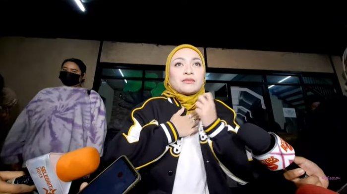 Nathalie Holscher tanggapi pernyataan H Faisal yang beri isyarat tak restui hubungan sang putera dengan dirinya. Mantan istri Sule ini mengakui kedekatannya dengan Frans tak lebih dari sekedar konten. (Tangkapan Layar YouTube Intens Investigasi)