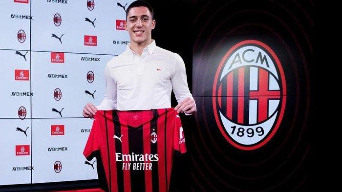 Pemain baru AC Milan, Marko Lazetic. (Instagram / @acmilan)