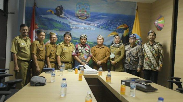 Menyikapi dugaan monopoli perdagangan lintas batas negara di Kecamatan Krayan, Kabupaten Nunukan, Komisi Pengawas Persaingan Usaha (KPPU) Kanwil V Kalimantan temui Gubernur Kaltara, Zainal Paliwang, di ruang kerjanya pada Senin (19/09).