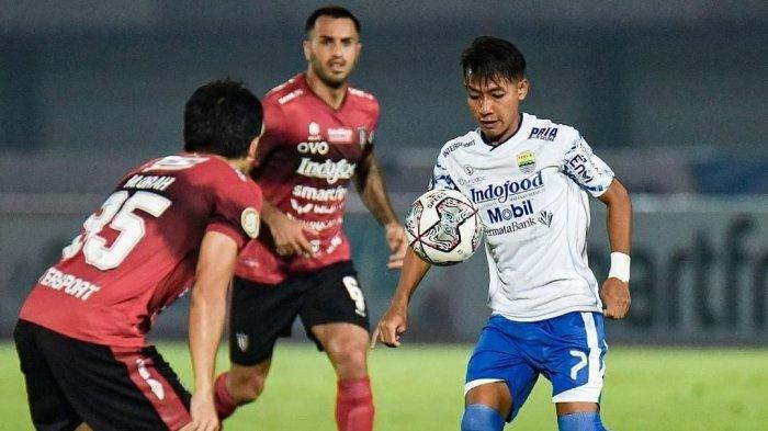 Aksi pemain Persib Bandung Backham Putra saat timnya melawan Bali United pada laga Liga 1 2021.