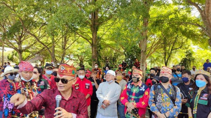 Aksi damai Koalisi Ormas Kalteng mengecam pernyataan Edy Mulyadi yang dinilai menghina Kalimantan, di kawasan Tugu Soekarno, Palangkaraya, Senin (24/1/2022).