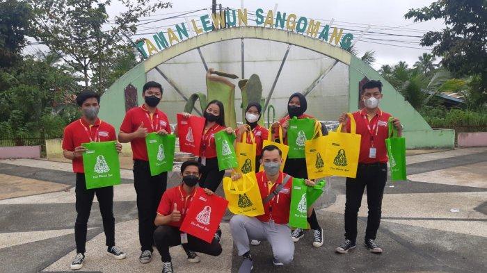 Alfamart melakukan kampanye pengurangan kantong plastik karena bisa berdampak negatif bagi lingkungan, pada kegiatan Festival Dayak dan CFD di Kota Palangkaraya, Kalteng.