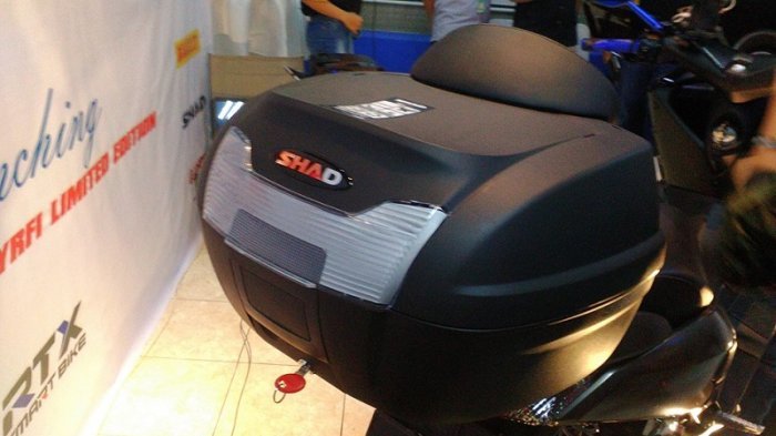 Bagasi tambahan di Yamaha NMAX YRFI Limited Edition dipasok SHAD.