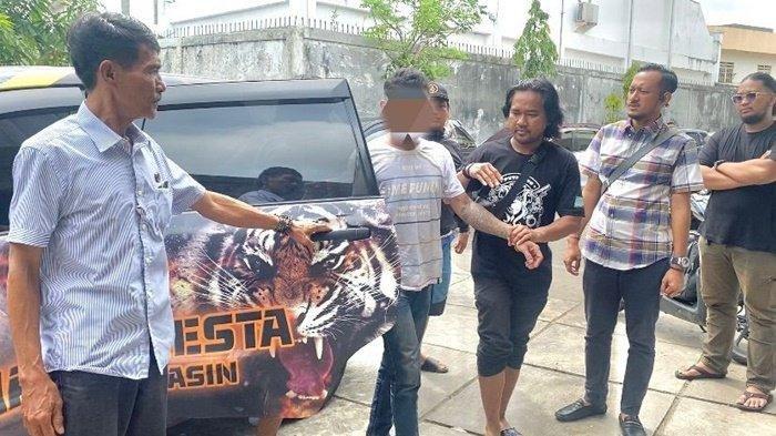Penangkapan AH (29) pelaku Pembunuhan di Jalan Sungai Mesa, kelurahan Seberang Masjid, oleh satreskrim Polresta Banjarmasin, Selasa (15/11/2022) pagi.