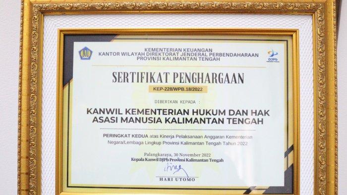 Kanwil Kemenkumham Kalteng menerima DIPA TA 2022 dan penghargaan pelaksanaan anggaran kementerian/lembaga di lingkup Provinsi Kalteng, Jumat (2/12/2022).