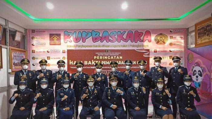 Jajaran Rupbasan Kelas 1 Palangkaraya mengikuti secara virtual upacara Hari Bhakti Pemasyarakatan Ke-58 Tahun 2022 yang digelar Ditjen Pemasyarakatan Kemenkumham RI, Rabu (27/4/2022)
