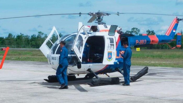 Helikopter milik Korps Polairud Baharkam Polri saat landing di Lanud Iskandar Pangkalan Bun, Minggu (27/11/2022).