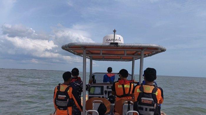 Pencarian dua ABK Kapal Tongkang Citra Nabati yang mengangkut CPO tenggelam di Perairan Kalteng terus dilakuan oleh Tim SAR Gabungan, hingga, Selasa (27/12/2022). Basarnas Palangkaraya untuk Tribunkalteng.com