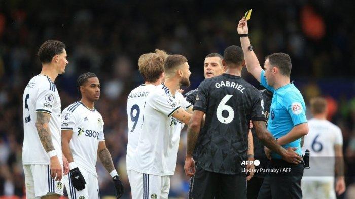 Hasil Liga Inggris, kericuhan yang terjadi saat laga Leeds United vs Arsenal, Senin (17/10/2022) dinihari WIB.