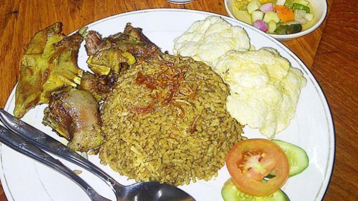 Nasi kebuli perseorangan yang disajikan di Pondok Nasi Kebuli Ibu Hannah, di Tebet, Jakarta Selatan.