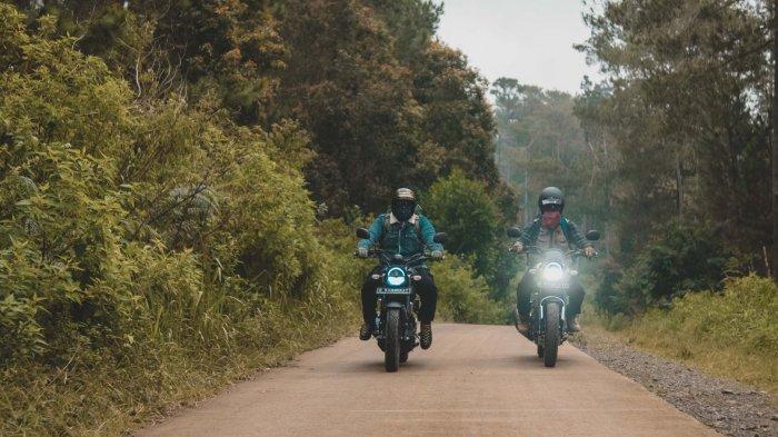 Gianjar Saribanon dan Hedi Rusdian (BBQ Mountain Boys) menggunakan XSR 155 untuk menjalani aktivitas outdoor sebagai bagian dari lifestyle.