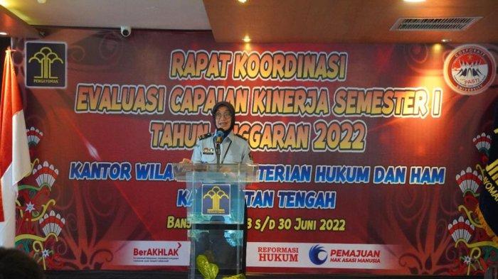 Kemenkum Kalteng menggelar Rakor Evaluasi Capaian Kinerja dan Anggaran Tahun 2022 yang dihadiri Kepala Kanwil Kemenkumham Kalteng Hendra Ekaputra dan para pimpinan tinggi pratama, di Banjarmasin, Kalsel, Selasa (28/6/2022).