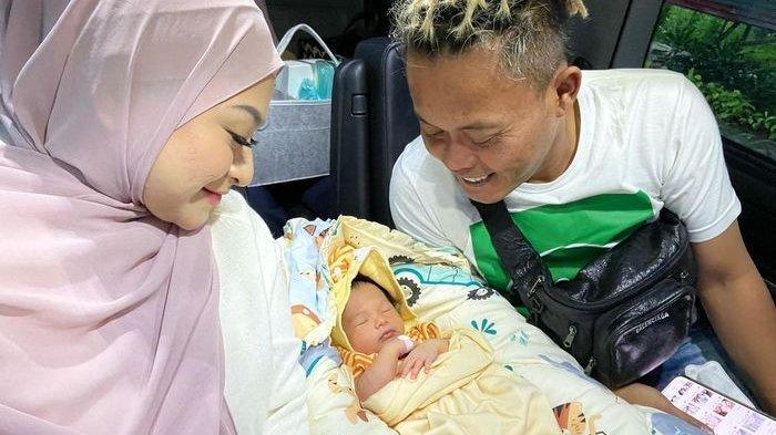 Baby Adzam dan Sule serta Nathalie Holscher