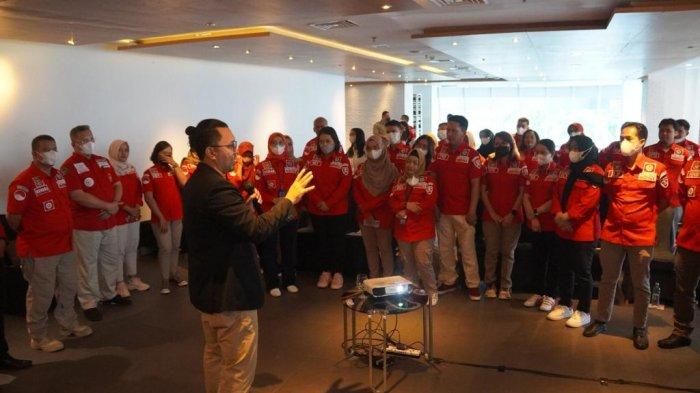Salah satu trainer terbaik di Indonesia, Harri Firmansyah memberi materi High Class Response di acara Rakor Evaluasi Capaian Kinerja Tahun Anggaran 2022 yang diikuti Kepala Kanwil Hendra Ekaputra, di Banjarmasin, Rabu (29/6/2022).