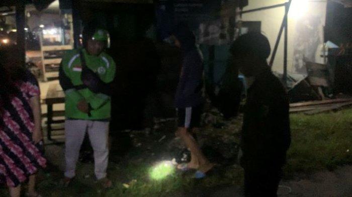 Penusukan terhadap dua orang di Jalan Seth Adji oleh seorang tersangka menggunakan senjata tajam jenis pisau dapur, pada Kamis (12/1/2023) dini hari.