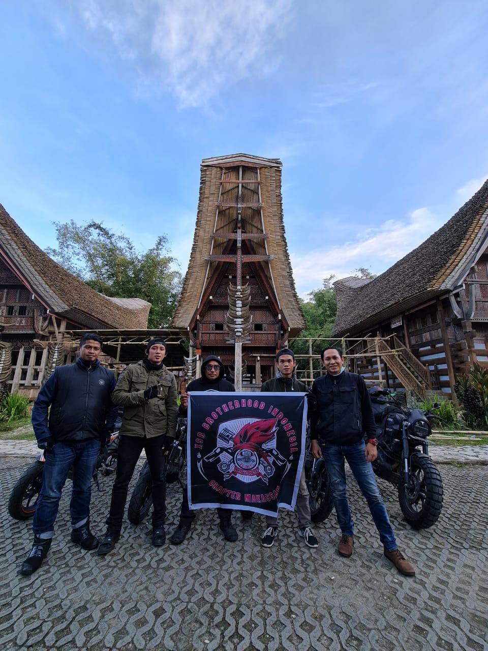 Enjoy berkendara XSR 155 untuk touring eksplorasi tempat wisata.
