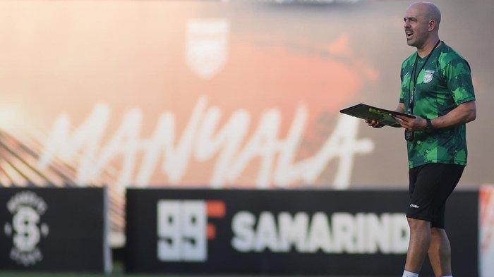 Andre Gaspar, pelatih anyar Borneo FC langsung memimpin jalannya latihan Pesut Etam jelang laga melawan Madura United di pekan ke-11 BRI Liga 1 2022.