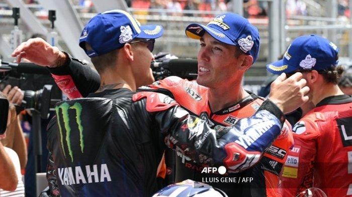 Fabio Quartararo (kiri) dan Aleix Espargaro. Terbaru, pihak Quartararo tidak yakin Espargaro mampu tampil konsisten hingga akhir musim dan memenagkan gelar juara dunia MotoGP 2022.