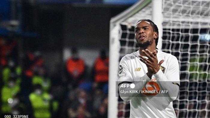 Gelandang Lille, Renato Sanches. Update transfer Liga Italia: AC Milan melalui Paolo Maldini masih belum menyerah untuk mendapatkan gelandang asal Portugal itu ke San Siro, walaupun PSG jadi ancaman utama.