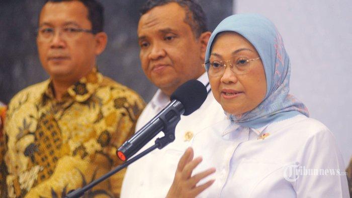 Menteri Ketenagakerjaan, Ida Fauziah memberikan kata sambutan disaksikan oleh Direktur Utama PT Bank Tabungan Negara (Persero) Tbk, Haru Koesmahargyo (kiri) dan Wakil Menteri Ketenagakerjaan, Afriansyah Noor (tengah) dalam acara Penandatanganan Perjanjian Kerja Sama Penyaluran Bantuan berupa Subsidi Gaji/Upah bagi Pekerja/Buruh Tahun Anggaran 2022 di Jakarta, Selasa (6/9/2022). Bank BTN resmi menjadi salah satu bank penyalur Bantuan Subsidi Upah (BSU). Bank BTN berkomitmen mendistribusikan BSU sesuai ketentuan Pemerintah kepada pekerja yang memenuhi syarat sebagai penerima BSU. Tribunnews/Jeprima Kemnaker menargetkan BSU tahun 2022 akan dicairkan minggu ini sebesar Rp 600.000. Penyaluran melalui bank himbara, PT Pos Indonesia dan BSI.