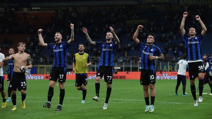 Para pemain Inter Milan saat melakukan selebrasi usai memastikan kemenangan lawan Torino.