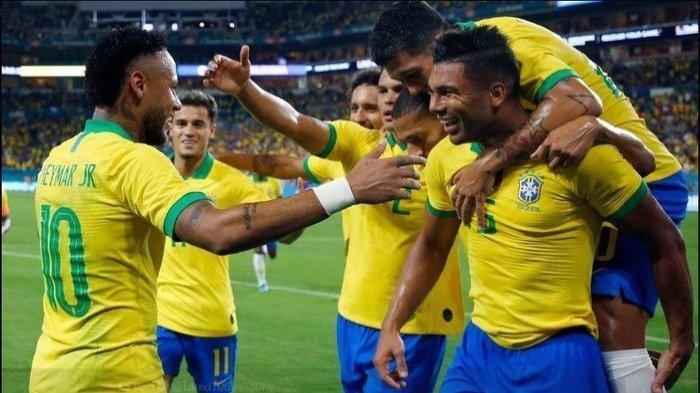 Para pemain timnas Brasil merayakan gol ke gawang Kolombia, 6 September 2019.
