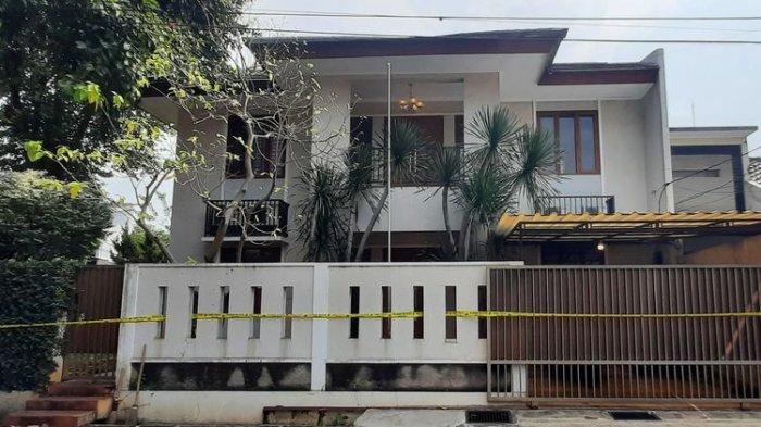 Rumah dinas Kepala Divisi (Kadiv) Profesi dan Pengamanan (Propam) Polri Inspektur Jenderal Ferdy Sambo di Kompleks Polri, Duren Tiga, Pancoran, Jakarta Selatan. Rumah itu diduga menjadi tempat Brigadir J tewas setelah diduga terlibat aksi saling tembak dengan Bharada E. Foto diambil pada Minggu (24/7/2022).