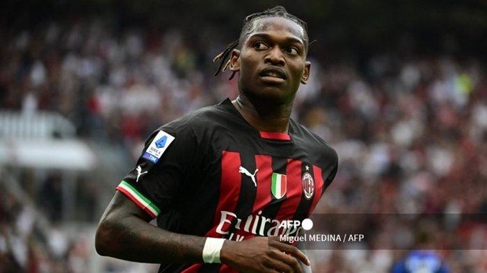 Winger AC Milan, Rafael Leao. Kabar terbaru bursa transfer, Manchester City kini jadi peminat serius setelah AC Milan menolak tawaran Chelsea.
