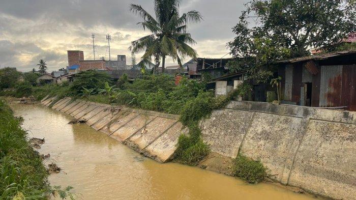 Kondisi turap sungai RT 29 Api-api di Kota Bontang yang rusak dan nyaris ambruk. TRIBUNKALTIM.CO/ISMAIL USMAN