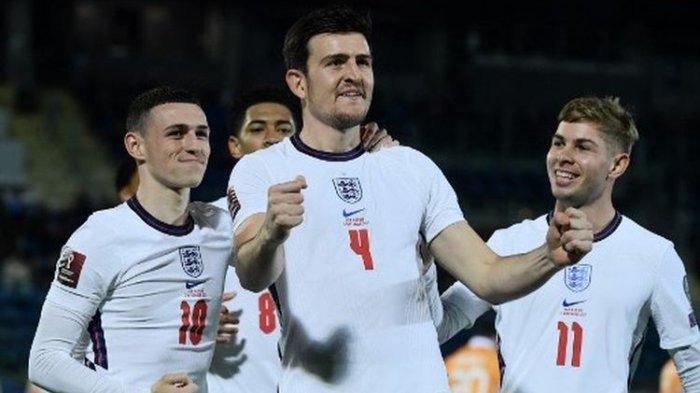 Harry Maguire (tengah) merayakan golnya bersama rekan satu timnya pada laga Grup I Kualifikasi Piala Dunia 2022 Zona Eropa yang mempertemukan San Marino vs Inggris di Stadion Olimpico San Marino, Selasa (16/11/2021) dini hari WIB.