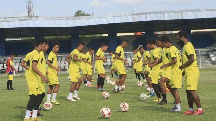 Ilustrasi tim Mitra Kukar menjalani latihan