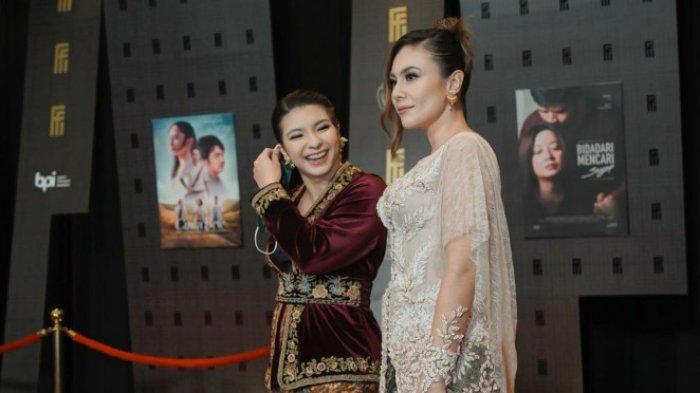 Wulan Guritno bersama Shaloom Razade di premier film.