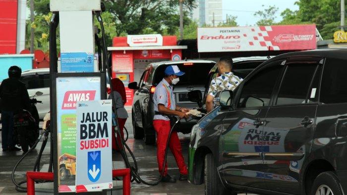 SPBU - Papan informasi bertuliskan Jalur Bahan BBM subsidi masih dalam tahap uji coba alat di beberapa SPBU.