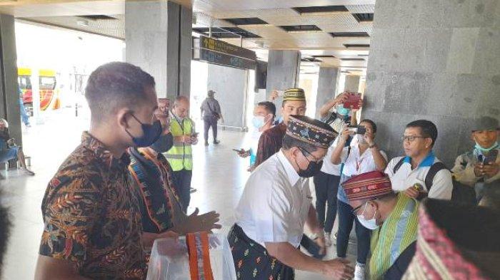 PESPARANI - Ikatan Keluarga Manggarai Raya (IKMR) menyambut kedatangan kontingen Pesta Paduan Suara Gerejani (Pesparani) II Tingkat Provinsi NTT dari Kabupaten Manggarai Raya di Kupang pada Sabtu, 3 September 2022.