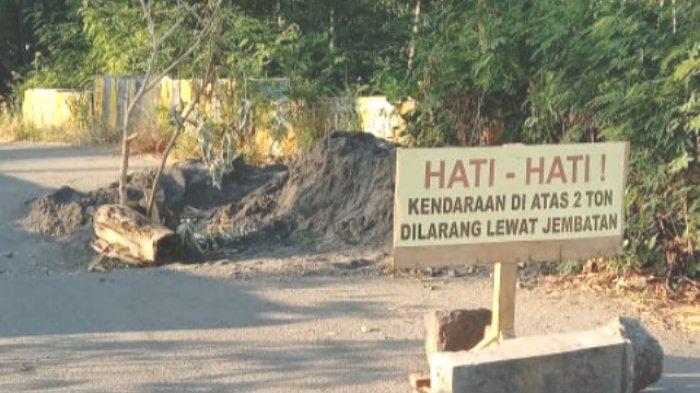 Kondisi jembatan Pomakeke di Desa Aeramo rusak parah. Gambar diambil, Minggu 26 Juni 2022.