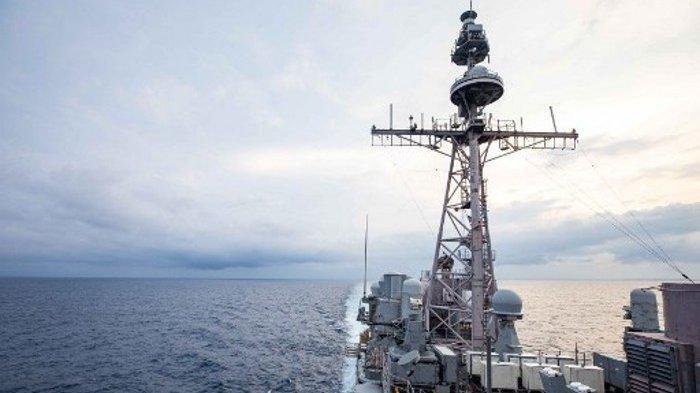 Kapal AS berlayar melalui Selat Taiwan