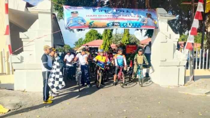 SEPEDA SANTAI - Polres Sikka Menggelar Sepeda Santai yang rutenya dimulai dari Mapolres Sikka dan Finish di Mako Brimob Kewapante, Minggu 19 Juni 2022,Pagi.