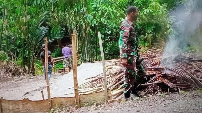 Inilah lokasi pembongkaran Gelanggang Judi Sabung Ayam di Bola oleh Danramil 1603-05 Bola dan pemerintah desa Wolon Terang, 04 Februari 2022 Pukul 10.00 Wita