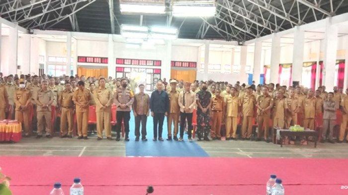 RAKER - Gubernur NTT Viktor Bungtilu Laiskodat, Bupati TTU, Wakil Bupati TTU, Forkopimda Kabupaten TTU dan para kepala desa se Kabupaten TTU, Selasa, 9 Agustus 2022.