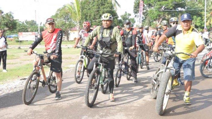 Fun bike memperingati hari Bhayangkara ke-76 dimulai di halaman depan Mako Polres Malaka, Desa Wehali, Minggu 19 Juni 2022.