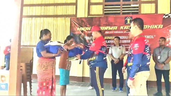 BAKSOS - Kementerian Hukum dan Ham Wilayah NTT mengadakan kegiatan bakti sosial di Alas Selatan, Kecamatan Kobalima Kabupaten Malaka, Minggu 24 Juli 2022.
