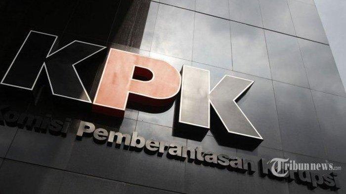 OTT -- Komisi Pemberantasan Korupsi kembali melakukan OTT dengan menangkap salah satu hakim agung yang diduga terlibat dalam kasus suap penanganan perkara.
